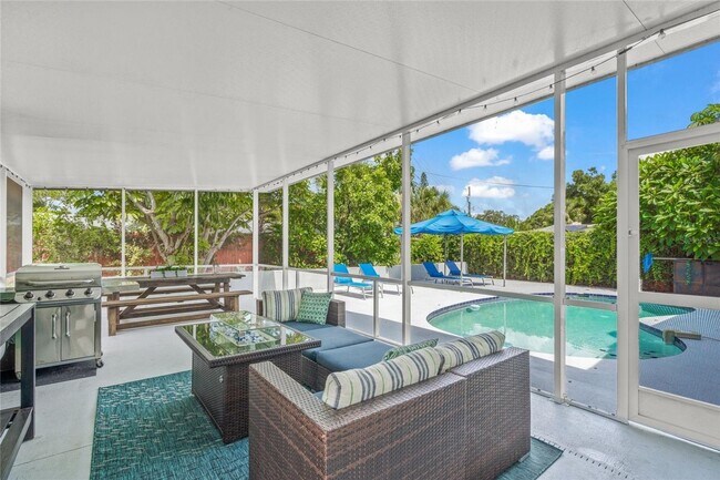 Building Photo - 2/2 luxury pool home in Sarasota, unfurnished annual rental