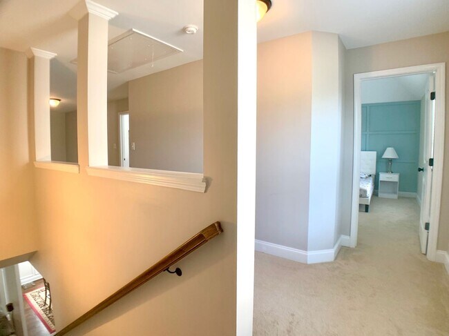 Building Photo - 2925 McManus Cir