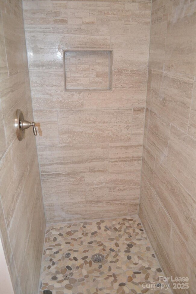 Building Photo - 3313 Woodwardia Dr