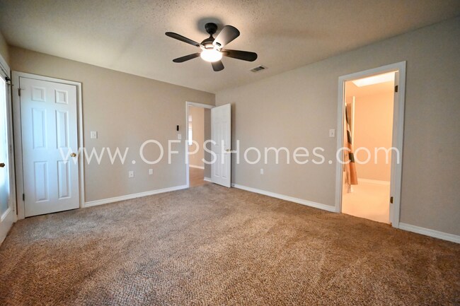 Building Photo - 636 Emerald Ln
