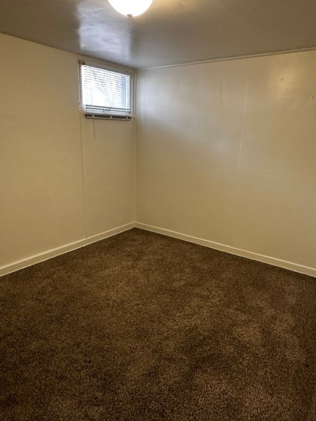 Building Photo - 1809 10th Ave