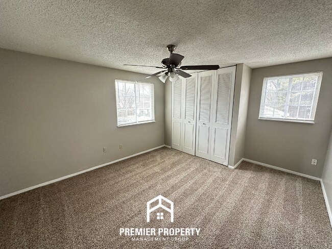 Building Photo - Spacious 4BR Home w/ Fireplace, Covered Patio & Fenced Yard