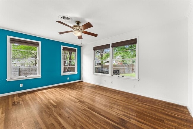 Building Photo - 4330 Parkwood Rd