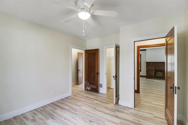 Building Photo - 5 bed, 3 bath updated home on Campus -  AVAILABLE AUGUST 2026