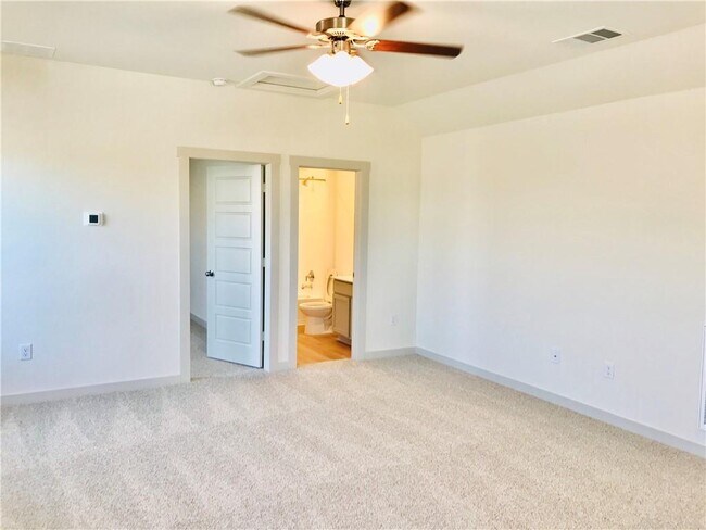Building Photo - 14204 Mcarthur Dr