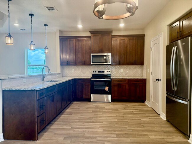 Building Photo - 1075 County Rd 678 E Natalia, TX 78059