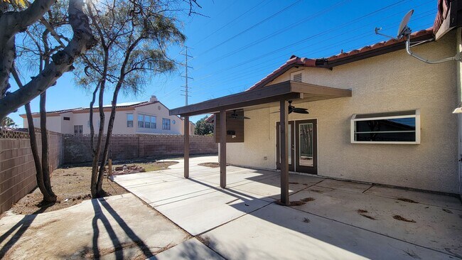 Building Photo - 8525 Del Rey Ave