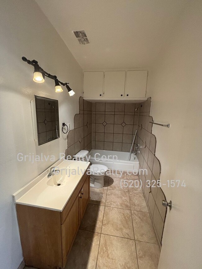 Building Photo - 3 Bedroom, 2 Bath House for Rent!   (Cardi...