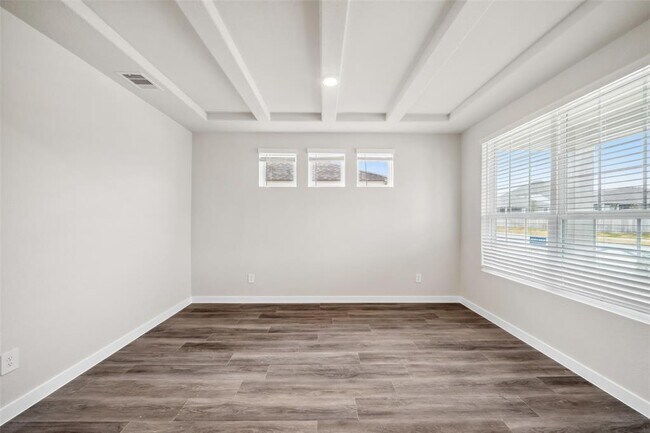 Building Photo - 18033 Martin Pines Dr