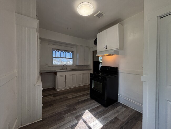 Building Photo - 2800 Ross Ave