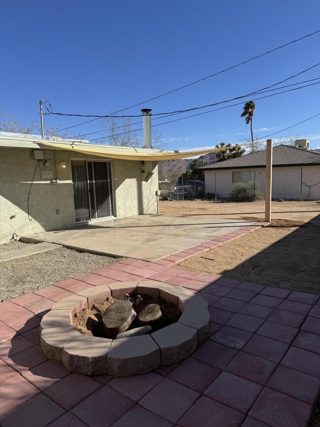 Building Photo - 5958 El Reposo St
