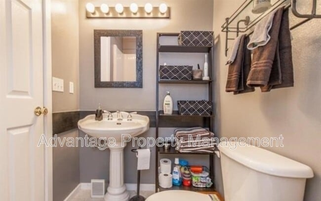 Building Photo - 3122 30th Ave SE