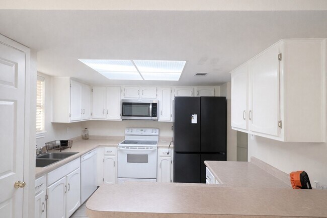 Building Photo - 14555 Wunderlich Dr