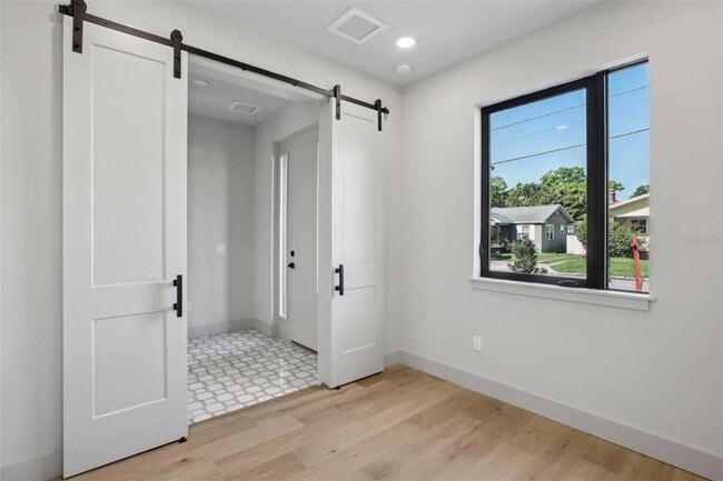 Building Photo - 1412 S Moody Ave