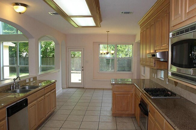 Building Photo - 11110 Sherwood Garden Dr