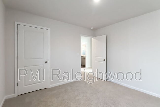 Building Photo - 258 Palm Dr