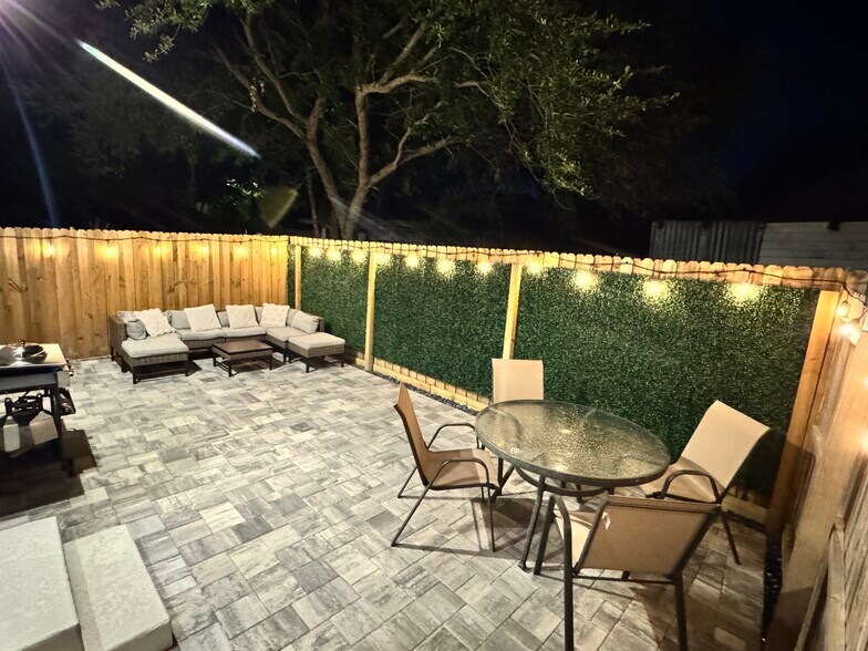 Building Photo - 1734 W Cherry St