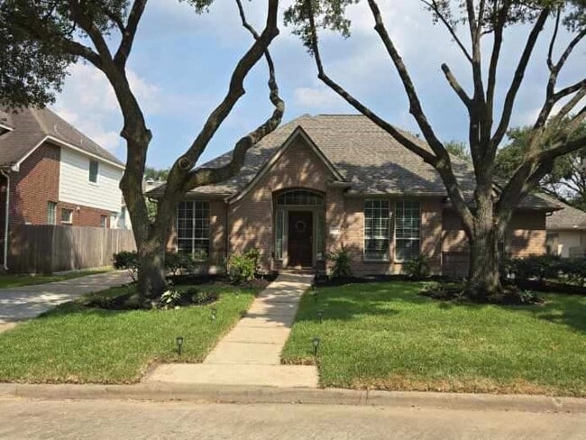 Primary Photo - 215 Heathbrook Ln