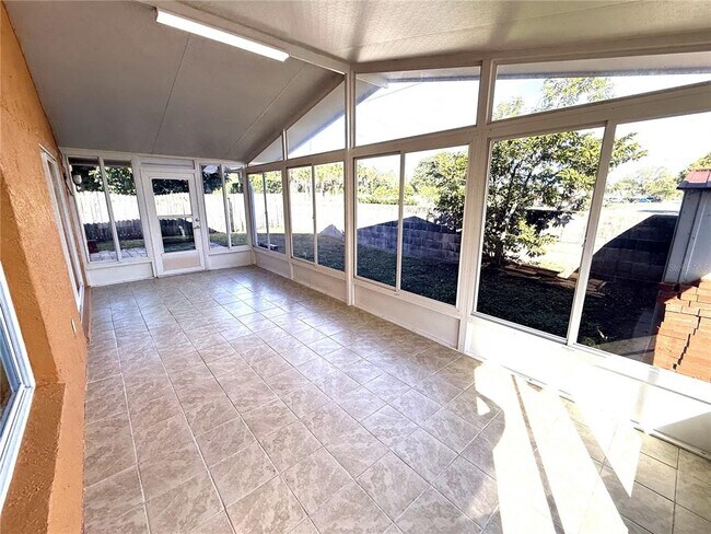 Building Photo - 9217 Valencia Palms Dr