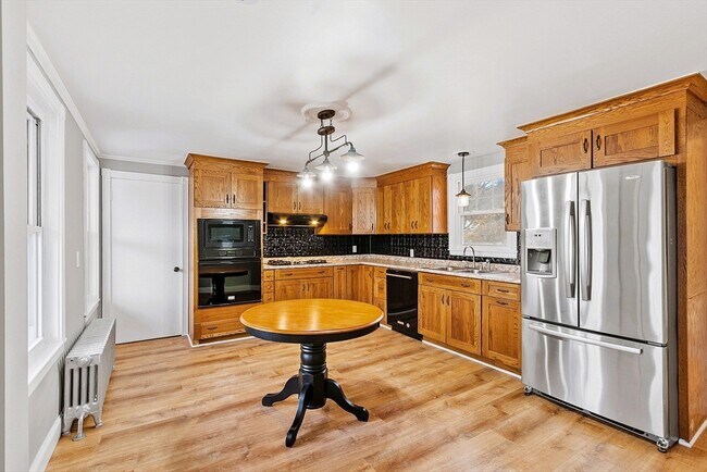 Building Photo - 2154 Main St