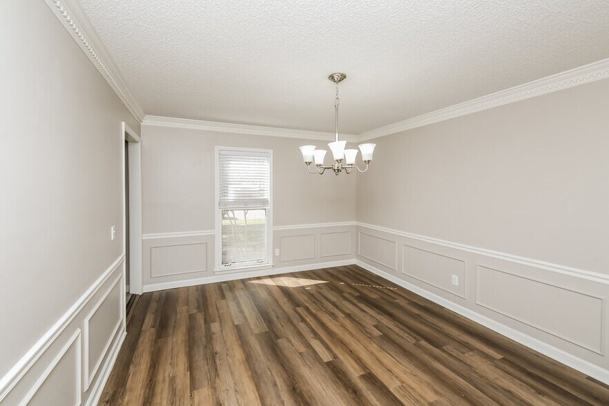 Building Photo - 4000 Kingsland Cove