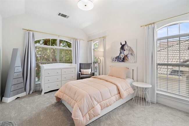 Building Photo - 209 The Hills Dr