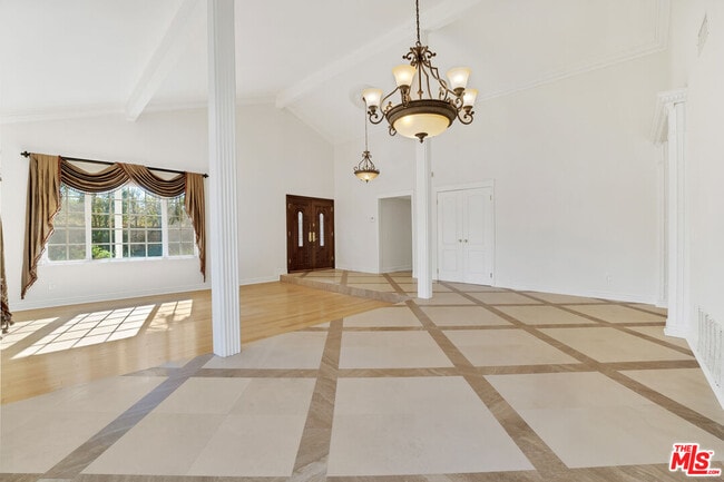 Building Photo - 10945 Cozycroft Ave