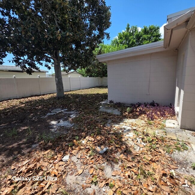 Building Photo - 3302 Bainbridge Dr