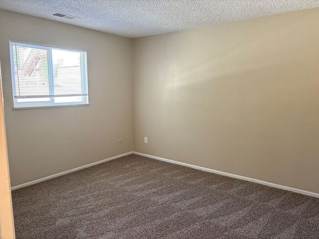 Building Photo - Cozy 2BR First-Floor Unit in Colorado Spri...
