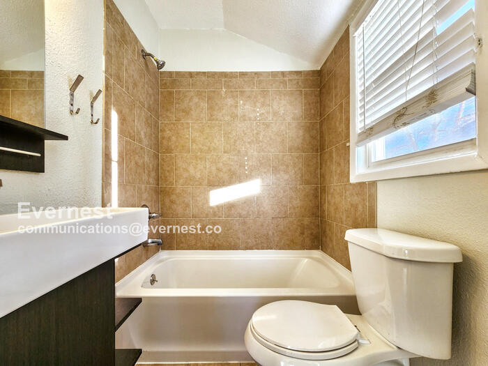 Building Photo - 245 S Hazel Ct