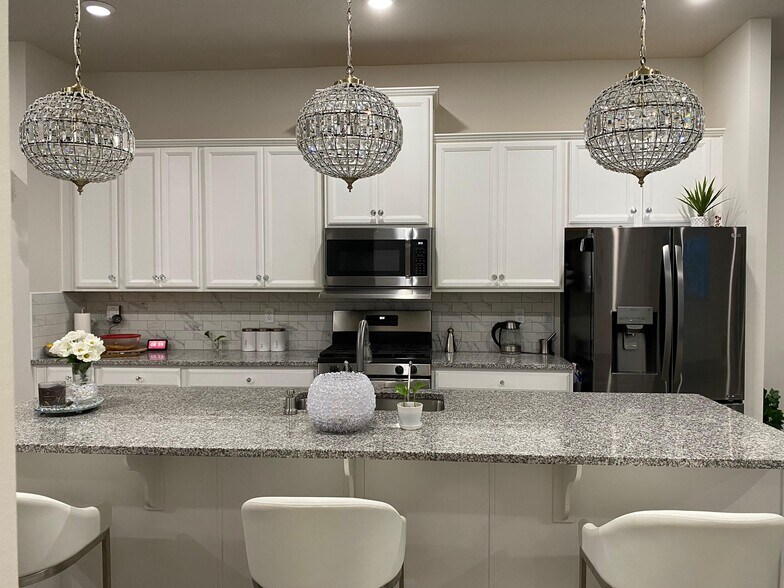 Building Photo - 2008 Hemlock Ln