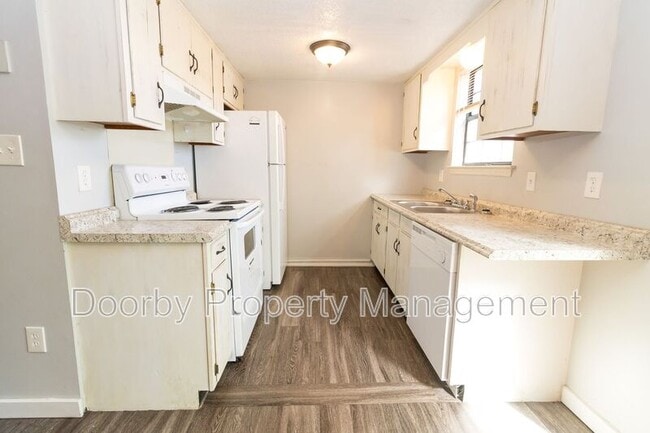 Building Photo - Chateau Royale Apartments