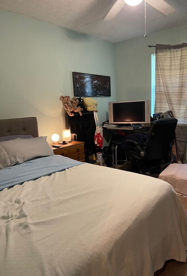 Building Photo - 2 bedroom, 2 bath duplex in Sleepy Creek o...