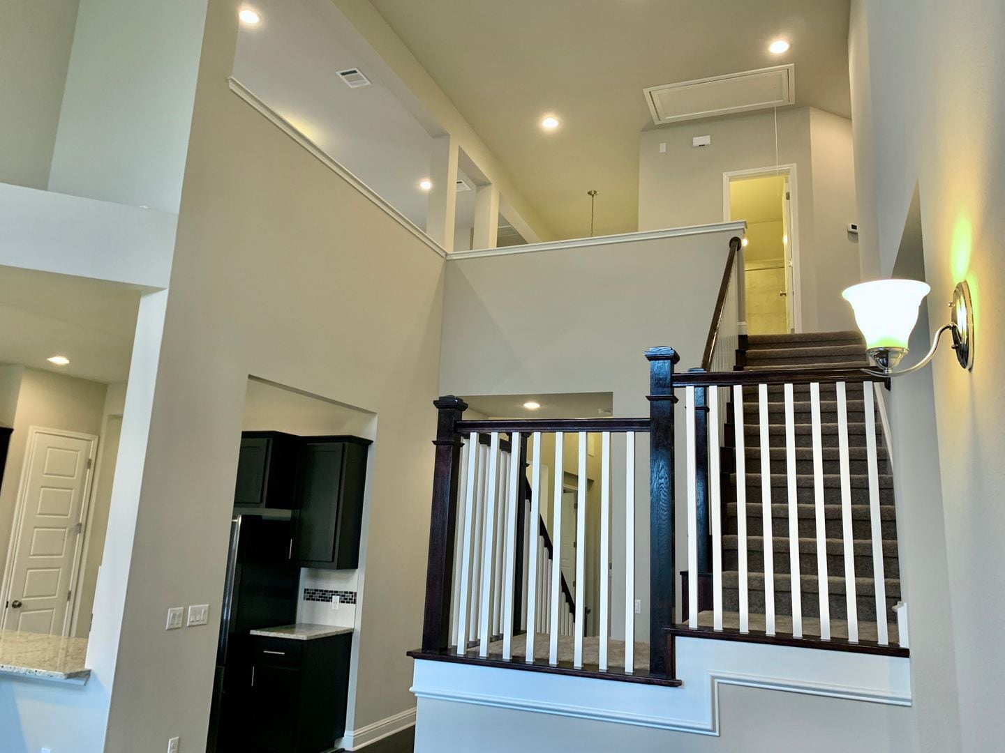 Building Photo - 15420 Iveans Way