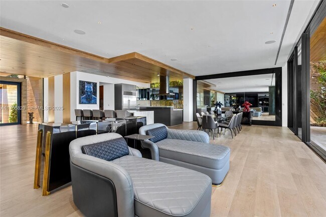 Building Photo - 825 E Dilido Dr