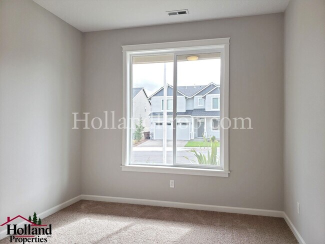 Building Photo - Spacious & Stylish 4-Bedroom Home with Mod...