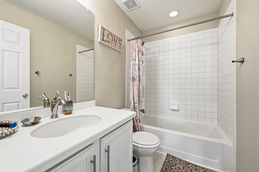 Building Photo - 4988 S Wenatchee Cir