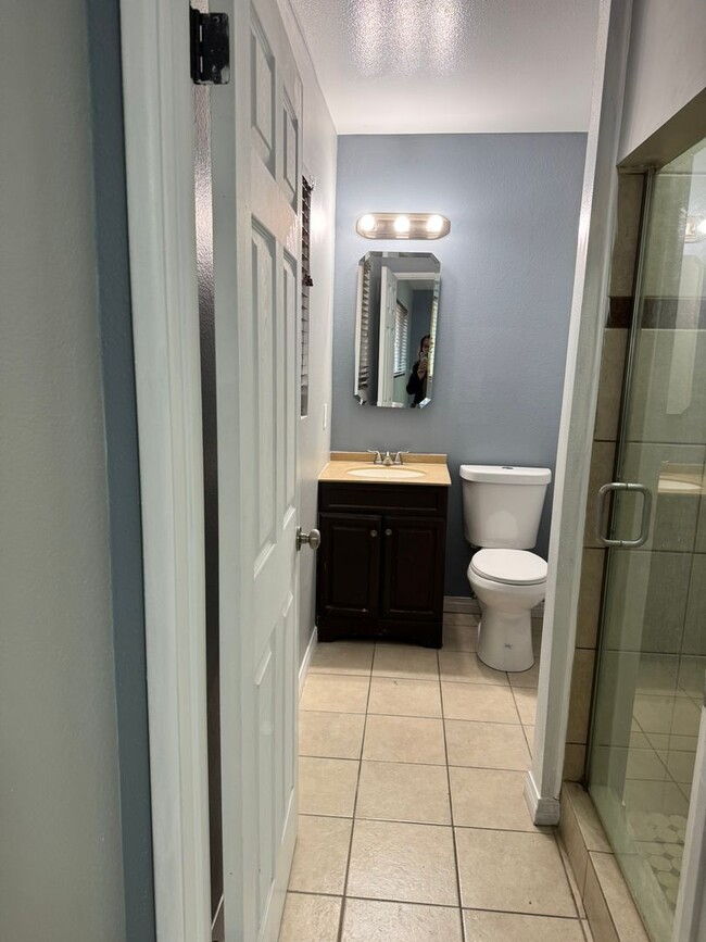 Building Photo - Cozy 3-Bedroom Home with Spacious Backyard...
