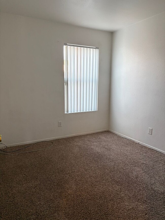 Building Photo - Charming 3/2 SFR Home