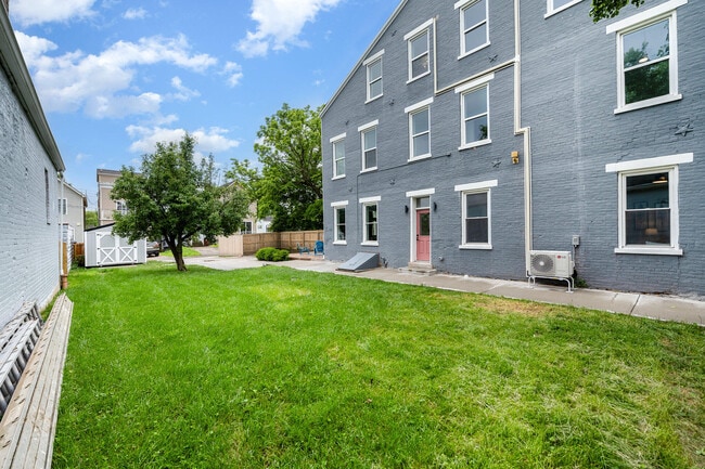 Building Photo - 519 E 17th St