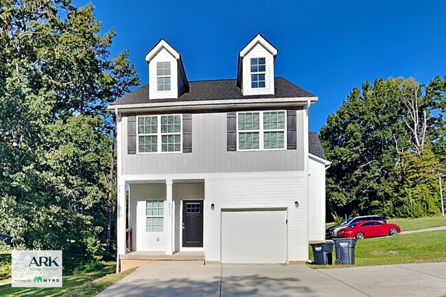 Building Photo - 2529 Oakdale Rd