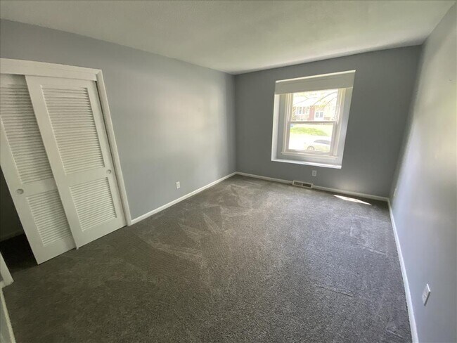 Building Photo - West Des Moines Home!