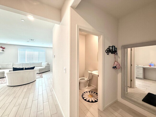 Building Photo - Newer Build 3 Bedroom Home
