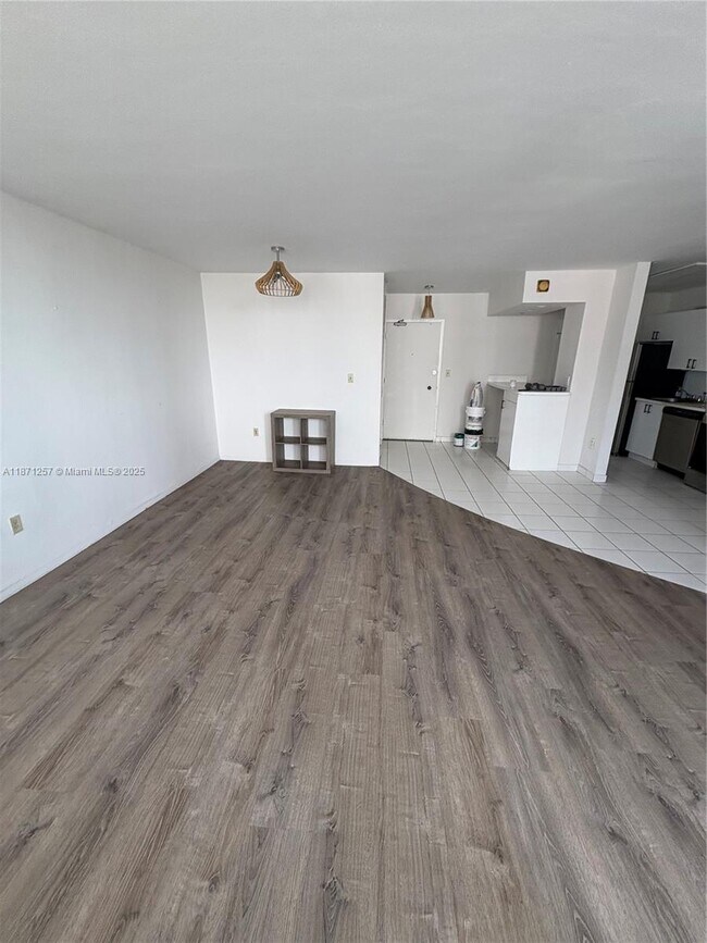 Building Photo - 5313 Collins Ave