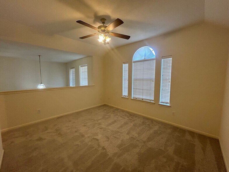 Building Photo - 12215 Meadow Ln Ct