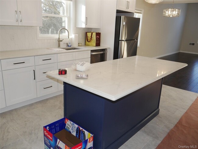 Building Photo - 18 Deer Crossing Dr