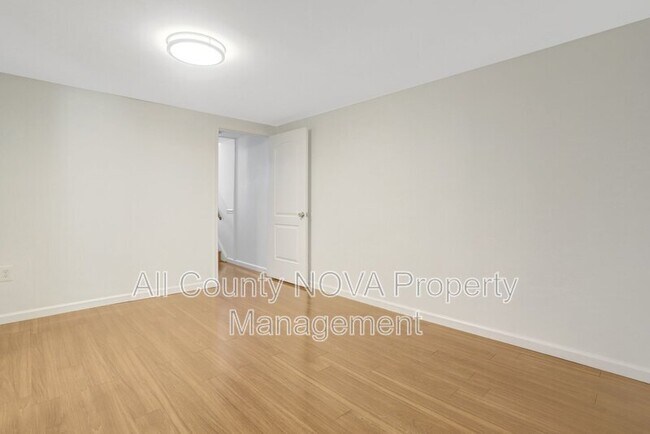 Building Photo - 3353 Ardley Ct