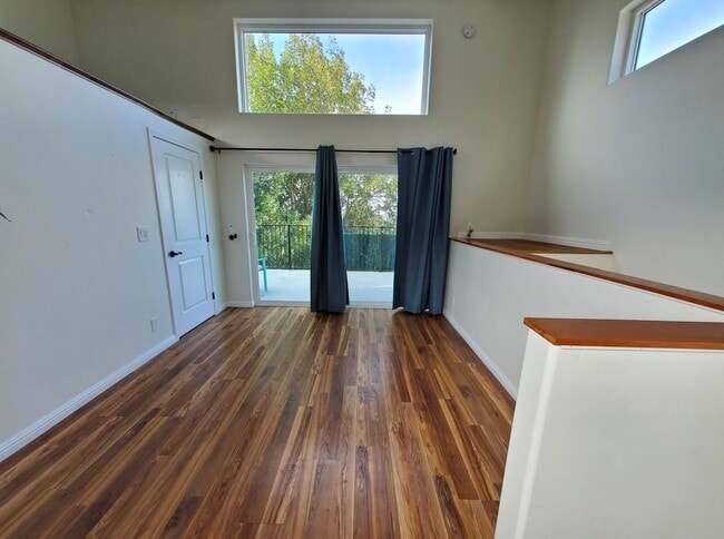 Building Photo - Well Maintained 1 Bedroom in Banana Belt a...