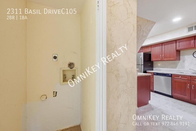 Building Photo - 2311 Basil Dr