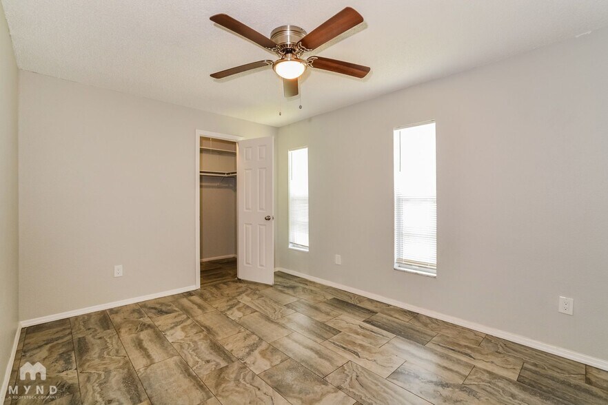 Building Photo - 209 Banyan Ct